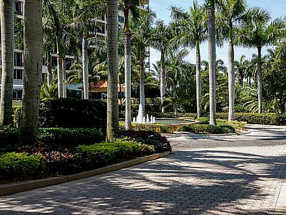 3rd image of 13611 Deering Bay Dr APT 902-03