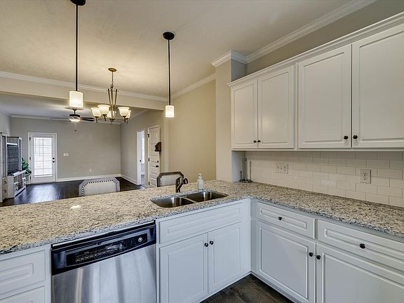 3rd image of 617 Boone Ct