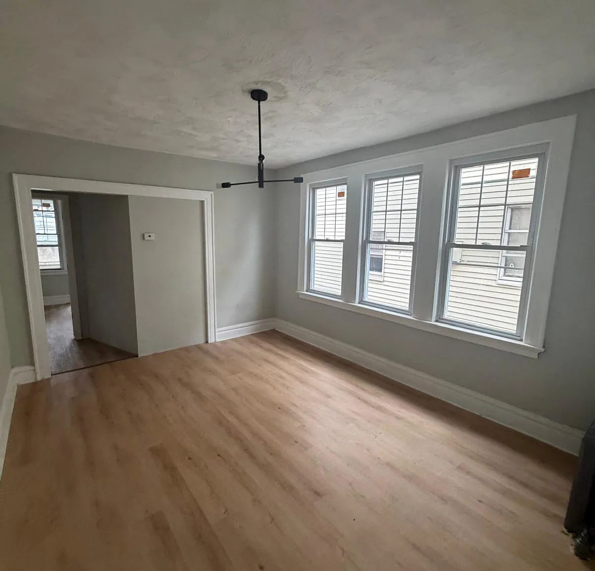 3 bed, 1200 sqft, $1,999 — Photo 4