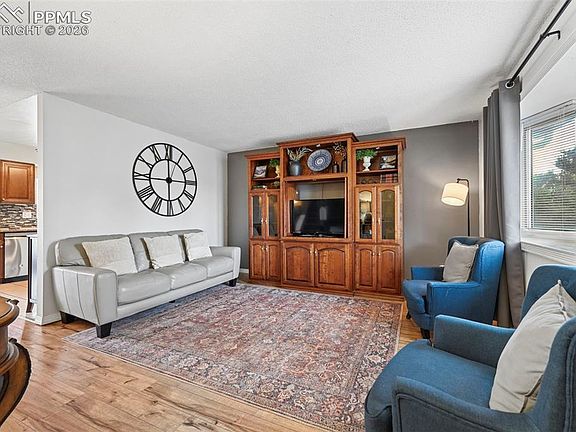 3rd image of 5180 Victory Rd