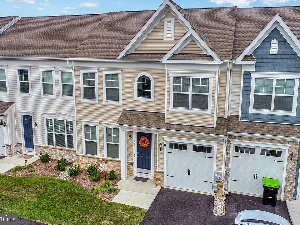 1st image of 19202 Sandstone Ln #3004