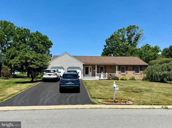 304 W Walnut Tree Dr, Blandon, PA 19510