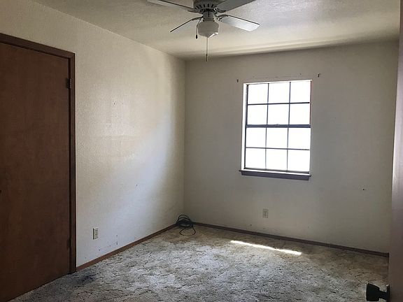 5th image of 131 E Oleander St