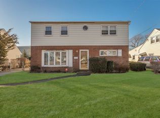 99 Regent St, Valley Stream, NY 11580