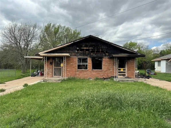 705 N Main St, West, TX 76691