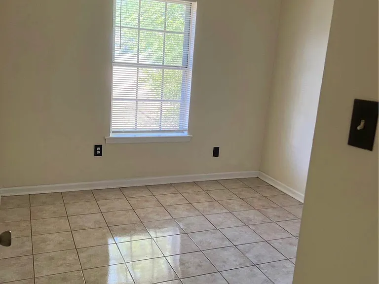 1209 Forrest Ave — Photo 4