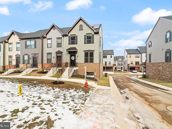 2nd image of 1114 Spur Ln