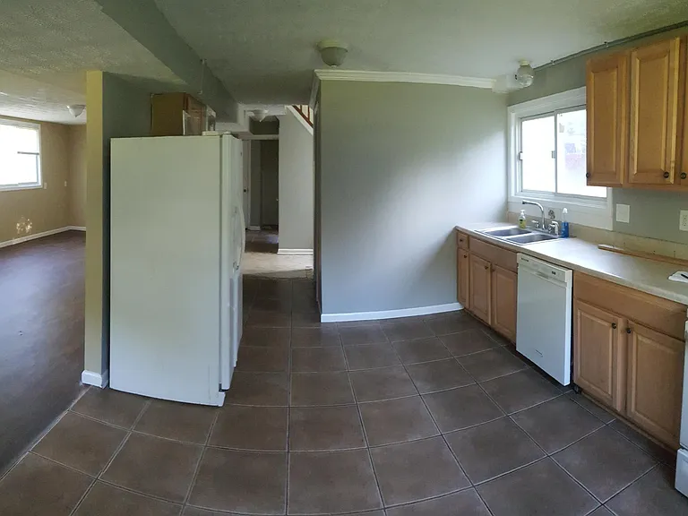 170 Thompson Rd — Photo 5