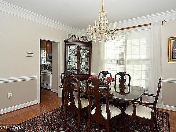 3rd image of 217 Creek Valley Ln