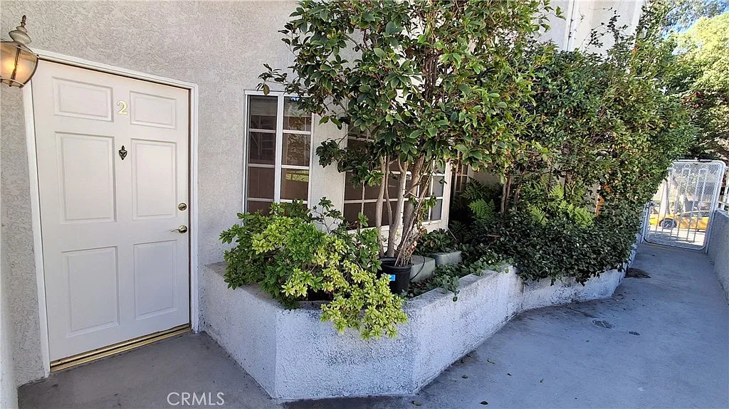 3 bed, 2.5 bath, 1516 sqft, $3,950 — Photo 2