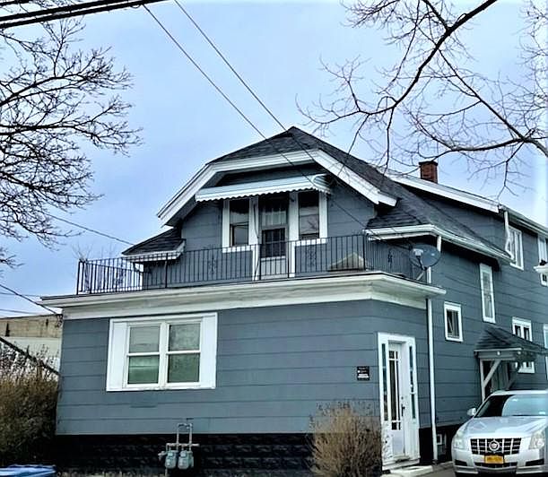 1st image of 20 Easton Ave