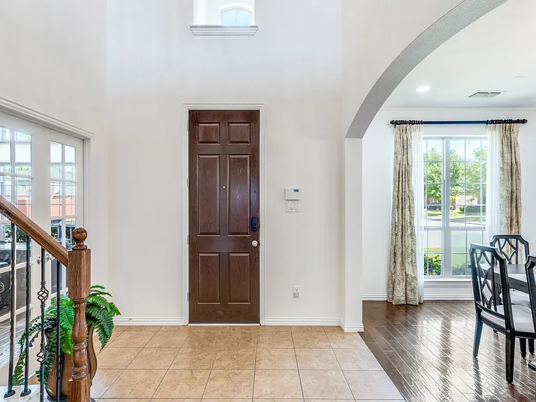 7110 Waterbury Dr — Photo 24