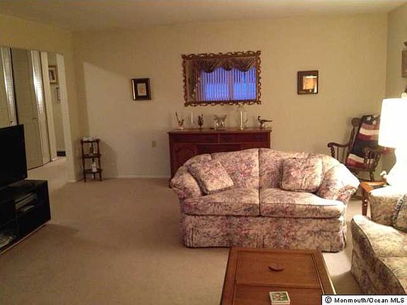 3rd image of 623A Huntington Dr