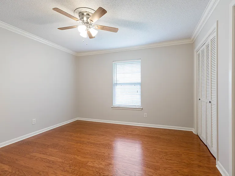 504 Alonda Dr — Photo 15