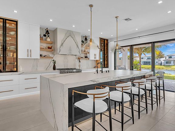 3rd image of 17065 Rainbow Falls Trail