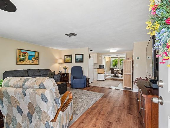 3rd image of 4904 Fleetwood St