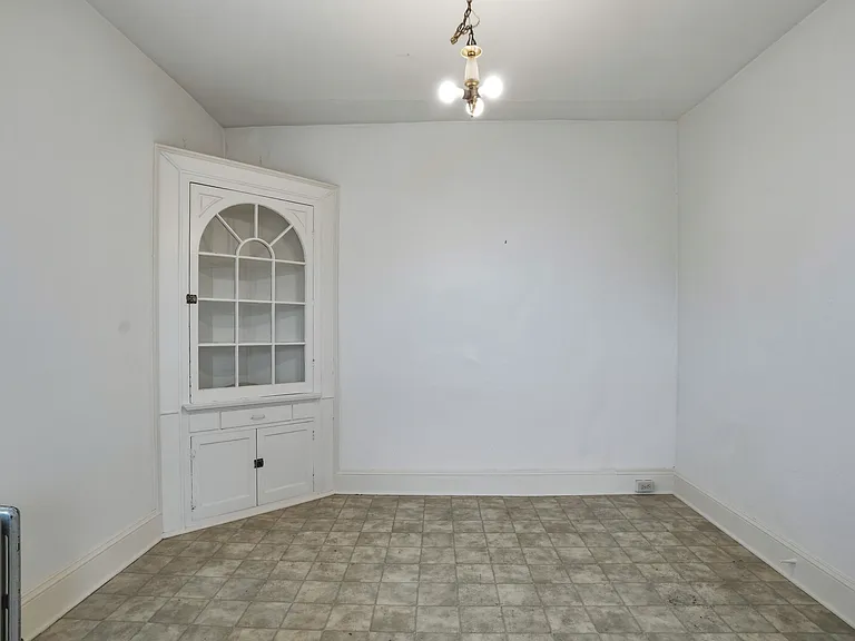 2441 Brown St #2R — Photo 13