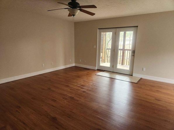 15 Woodsdale Dr APT 2