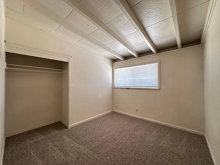 621 Hardy Dr — Photo 9