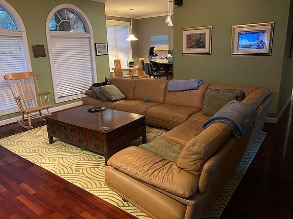 Family room w/large couch!