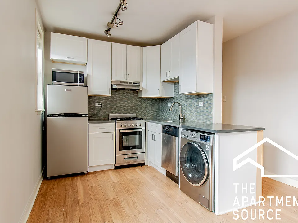 511 W Belmont Ave #4