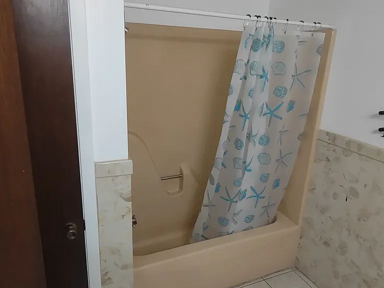 1005 Lester Dr — Photo 2