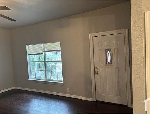 5th image of 130 Hermitage Ct #2