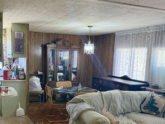 4th image of 930 Stratton St