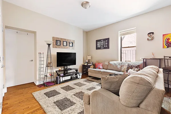 Rented by Compass | media 14