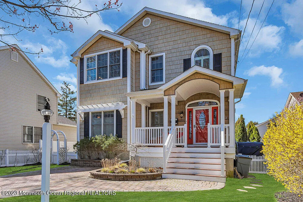 3 bed, 2.5 bath, 2846 sqft, $3,000 — Photo 1