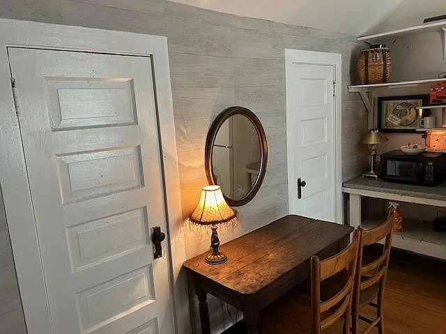 212 N Resident St #A — Photo 3