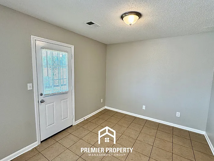 2506 Boxford Ln — Photo 6
