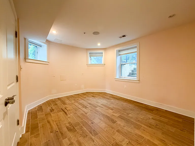 1601 Hobart St NW #1 — Photo 20