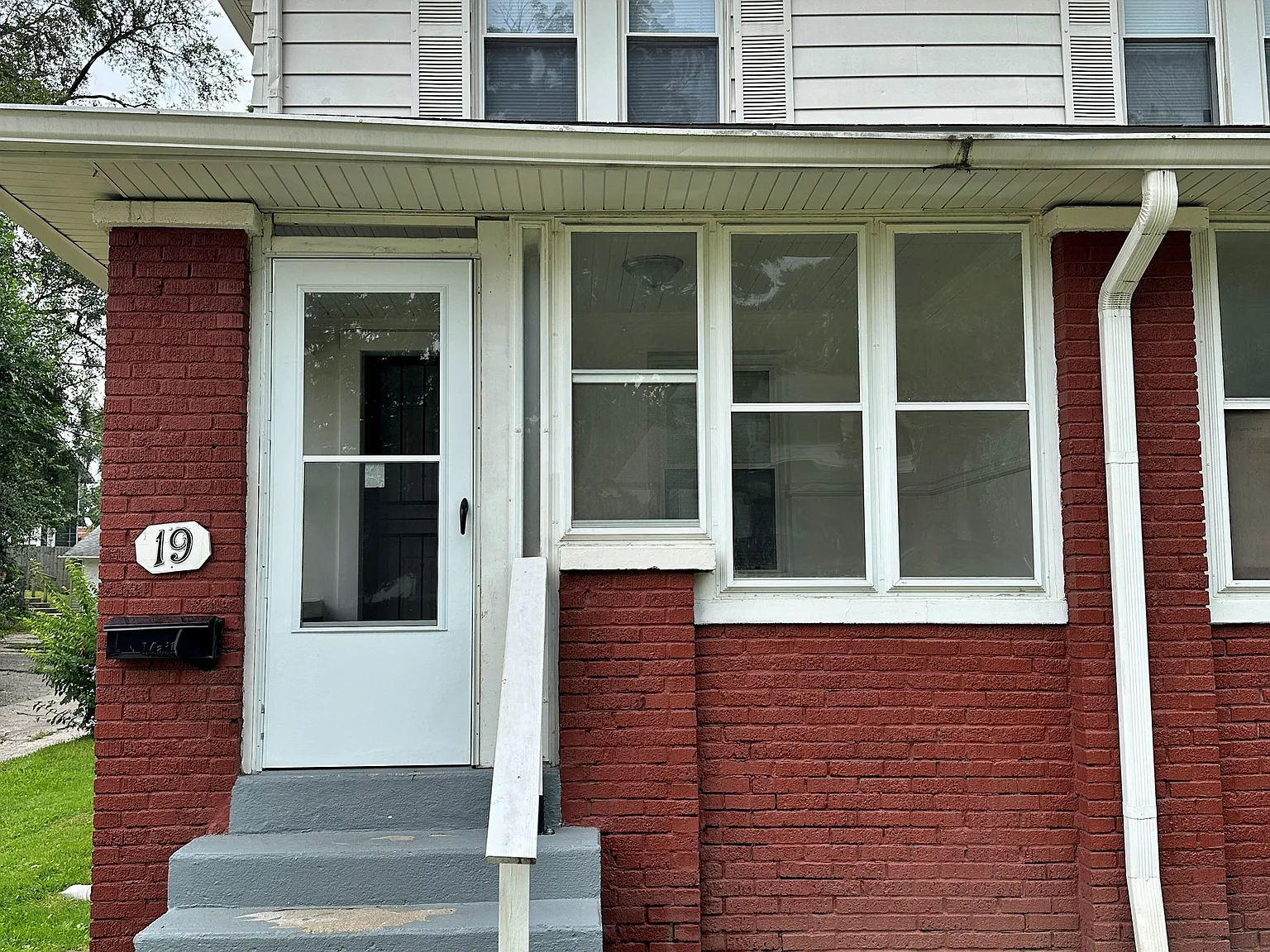 3 bed, 1.0 bath, 1196 sqft, $1,150 — Photo 3