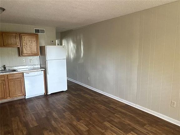 3rd image of 216 West Ave #H