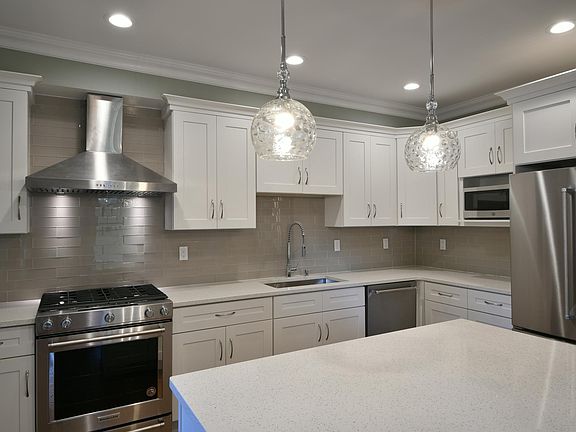 Kitchen/Center Island