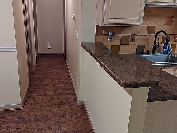 3rd image of 695 Hampton Woods Dr