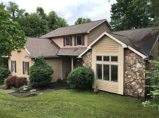 3040 Greystone Dr, Morgantown, WV 26508