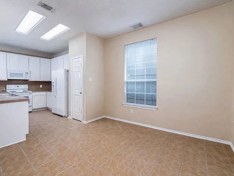 207 N Burberry Park Cir — Photo 11