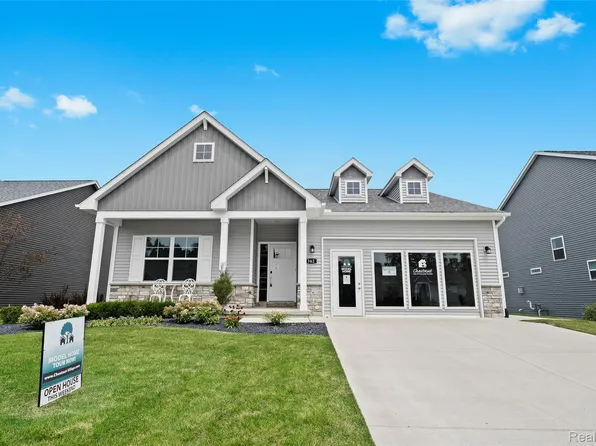 362 Jubilee Dr, Whitmore Lake, MI 48189