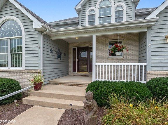 What a great place to decorate for the holidays!