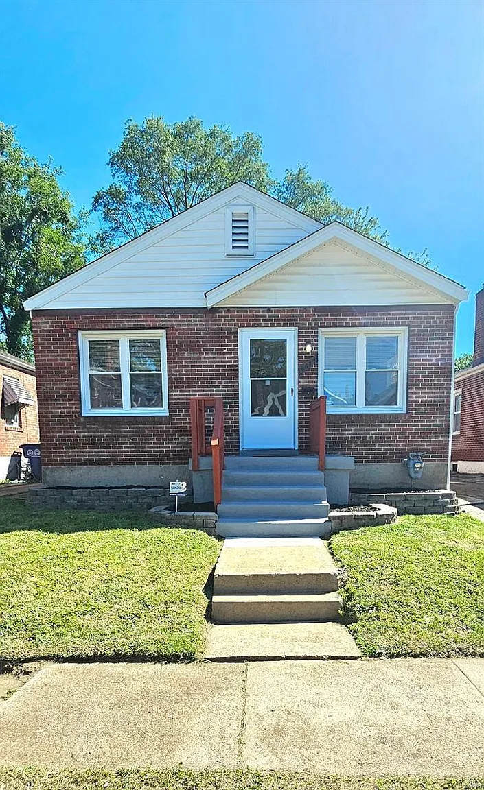 4624 Lee Ave photo 1