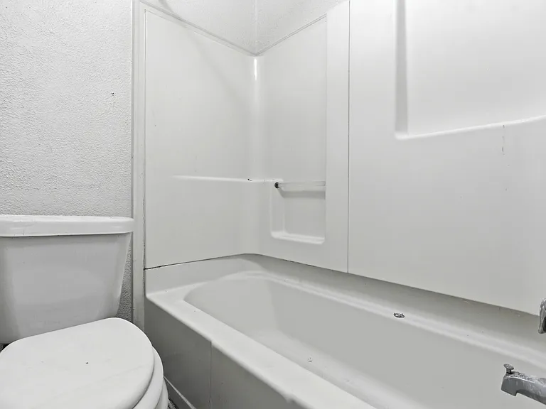 819 Princeton St — Photo 14