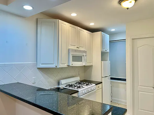 Rented by CitySites Real Estate Group | media 18