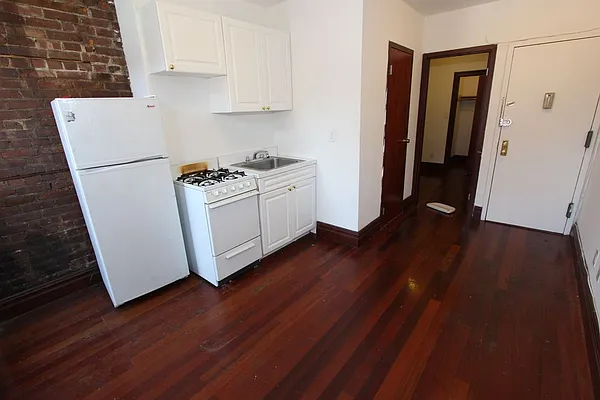 Rented by Dynamik Realty | media 34