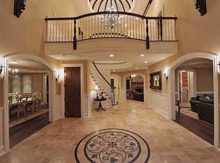 5 Blossom Ln, Mahwah, NJ 07430