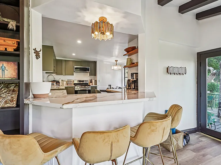 8718 Crescent Dr — Photo 17