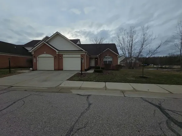 8700 Hardwood Dr, Belleville, MI 48111