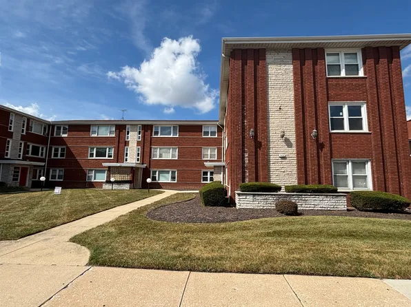 7932 S Pulaski Rd #302, Chicago, IL 60652