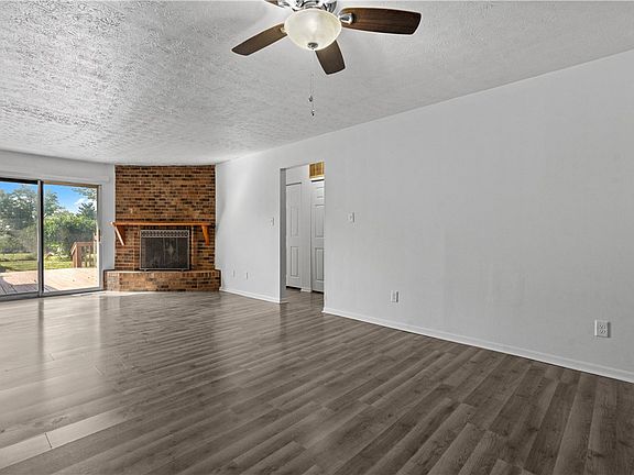 5th image of 27 Highridge Ct
